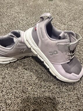 ON Kids Slip-On Athletic Sneakers in Light Gray